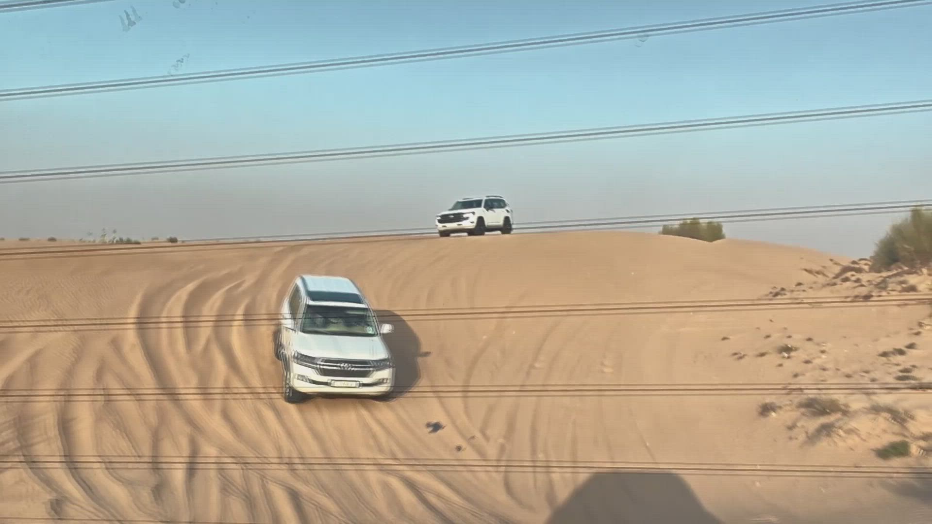 Les Émirats arabes unis - Circuit complet avec accompagnement dans des hôtels 4 étoiles - Pension complète customer review video