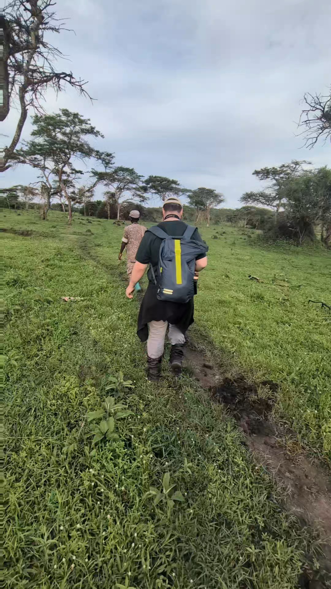 Uganda – ein Land voller faszinierender Reiseerlebnisse! Erklimmen Sie schneebedeckte Berggipfel am Äquator, gehen Sie Wildwasser-Rafting auf dem Weißen Nil und beobachten Sie Berggorillas in freier Wildbahn. Jetzt Rundreisen und Anbieter vergleichen, und unvergessliche Erinnerungen auf Ihrer Uganda Rundreise sammeln.