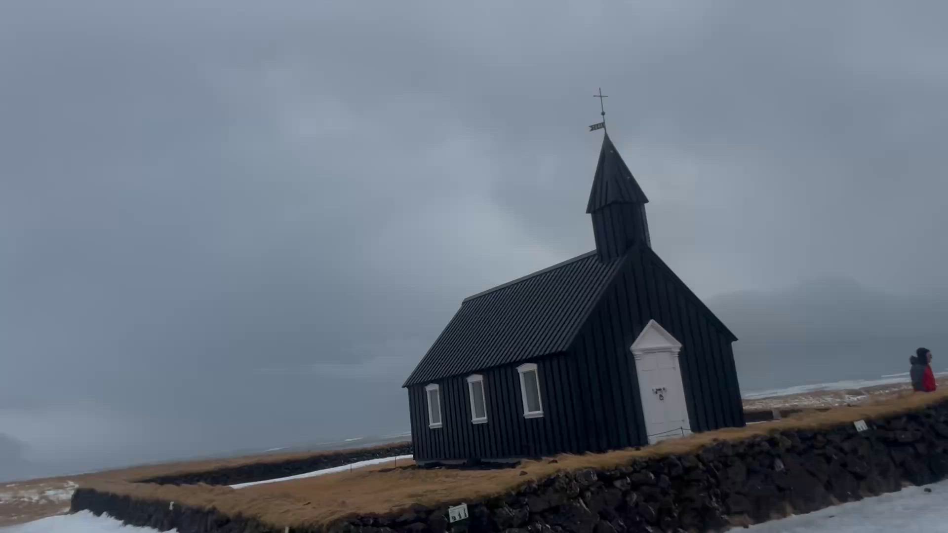 8-tägige Winter-Minibustour durch Island mit Nordlicht, Blauer Eishöhle und Walbeobachtung customer review video