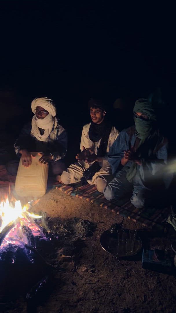 video met klantbeoordeling van 4 dagen woestijntocht en sahara kamperen