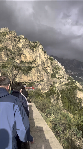 Trouvez votre circuit idéal au Sorrente. Nous avons 93 aventures à vous proposer au Sorrente entre 3 et 7 jours.