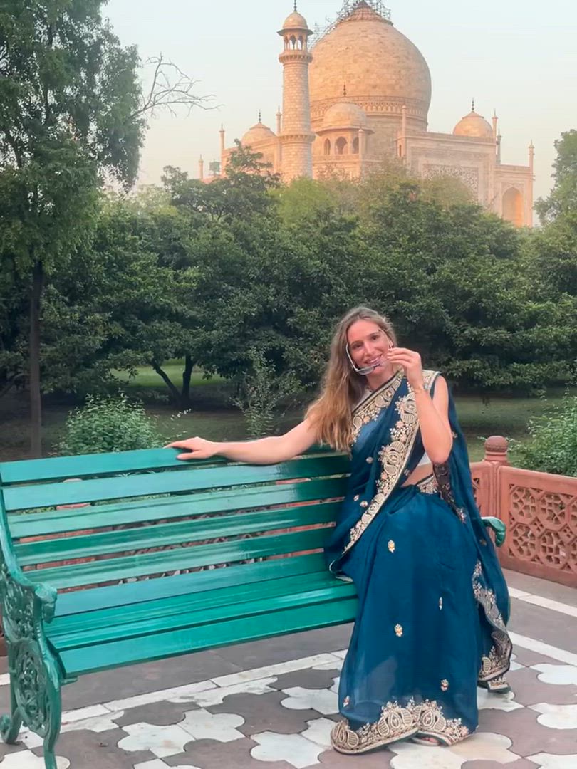 Circuit privé de 7 jours dans le Triangle d'Or et à Varanasi avec vols - Lever de soleil sur le Taj Mahal et Ganga Aarti customer review video