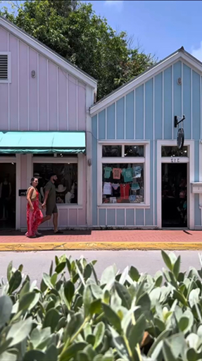 Trouvez votre circuit noël et nouvel an idéal aux États-Unis. Vous avez le choix entre pas moins de 115 voyages durant entre une journée et 23 jours. Le mois comptant le plus grand nombre de départs est Décembre, ce qui en fait le moment le plus apprécié pour aller aux États-Unis.