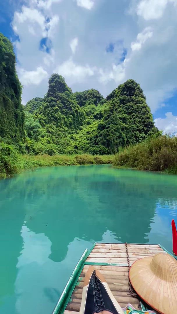 Vídeo de reseña del cliente sobre Escapa de lo urbano: Excursión de un día a Hoa Lu, la cueva de Mua y Trang An en Ninh Binh