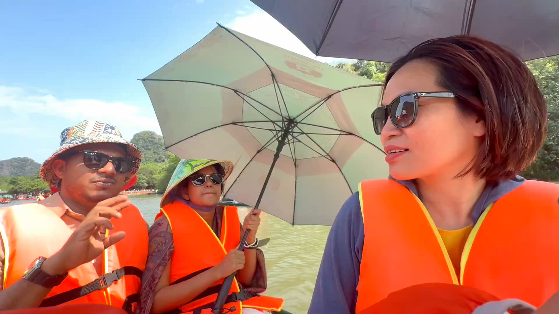 Aventure à Ninh Binh : Circuit d'une journée à Hoa Lu, Trang An et la grotte de la danse customer review video