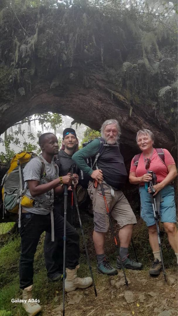4-Days Mid-range Safari climbing Mount Meru