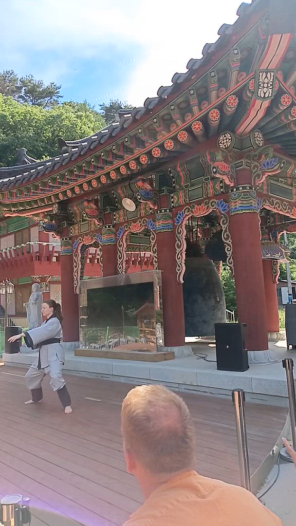 Vídeo de reseña del cliente sobre Aventura de 12 días en Corea del Sur: desde Seúl hasta la isla de Jeju