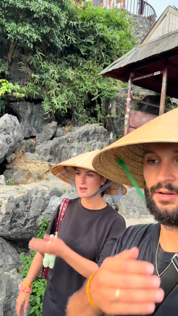 Vídeo de reseña del cliente sobre Aventura en Ninh Binh: Excursión de un día a Hoa Lu, Trang An y la Cueva Danzante