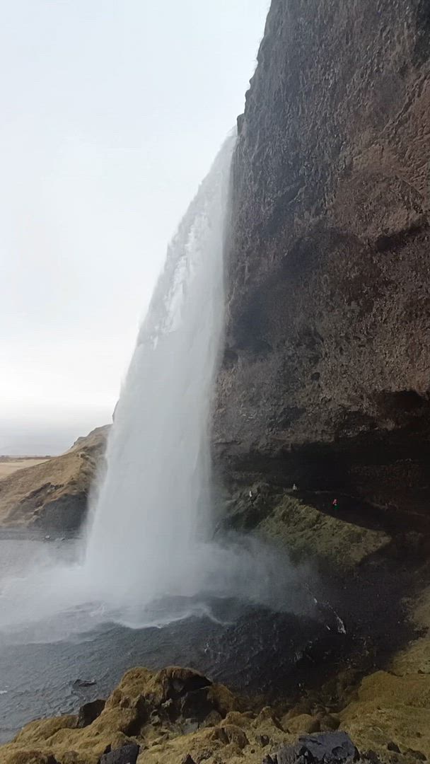 Voyage de 7 jours en petit groupe autour de l'Islande avec des hôtels de première classe customer review video