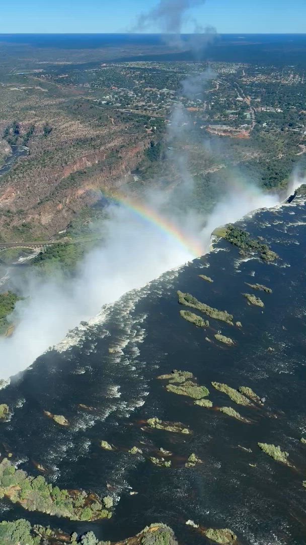 Vídeo de reseña del cliente sobre Delta y cataratas en dirección este: Árboles baobab y vistas al río