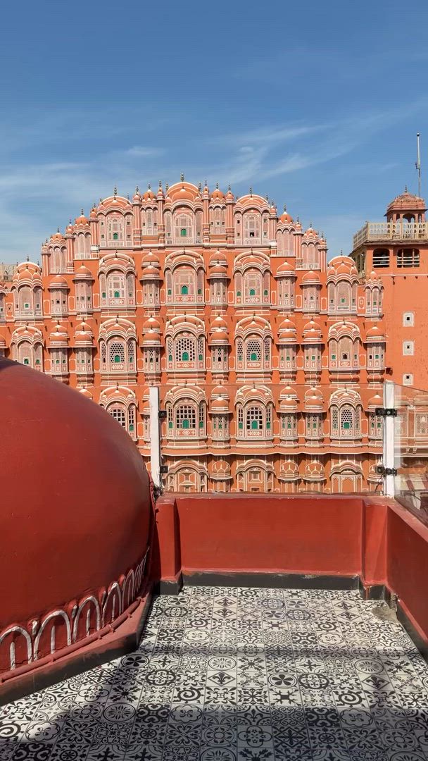 Encuentra el histórico circuito adecuado para ti en India. Hay 920 viajes para escoger, que van desde un día de duración, hasta 37 días. El mes con más salidas es Septiembre, convirtiéndolo en la época más popular para visitar India.