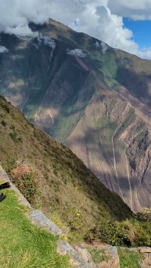 Trouvez votre circuit aux Machu Picchu idéal. Nous avons 565 aventures à vous proposer aux Machu Picchu durant entre 2 et 35 jours. Le mois le plus apprécié pour s'y rendre est Novembre, c'est-à-dire le mois qui compte le plus grand nombre de départs.