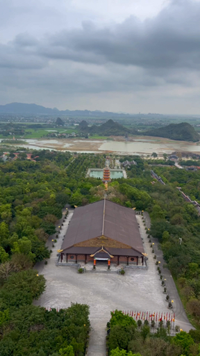 Trouvez votre circuit idéal au Vietnam. Nous avons 1967 aventures à vous proposer au Vietnam entre une journée et 30 jours.