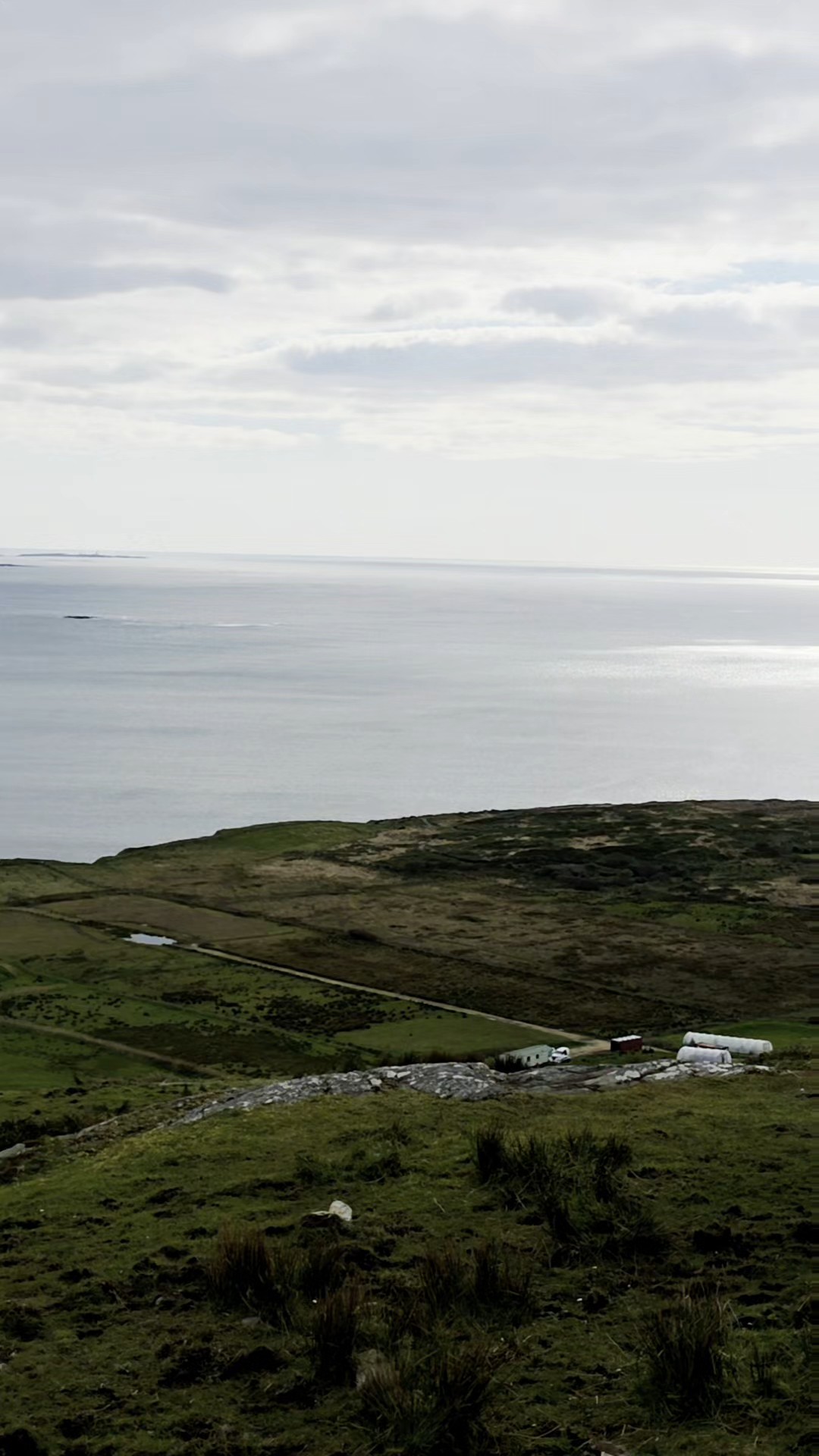 Trouvez votre circuit idéal au Falaises de Moher. Nous avons 77 aventures à vous proposer au Falaises de Moher entre 3 et 7 jours.