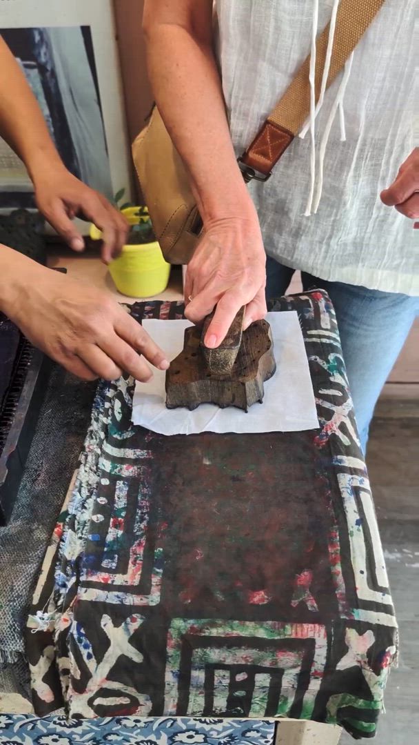 Vídeo de reseña del cliente sobre Taj Mahal, Elefantes, Camellos y Lagos: Viaje de lujo al Triángulo de Oro con Jodhpur y Udaipur desde el aeropuerto de Nueva Delhi