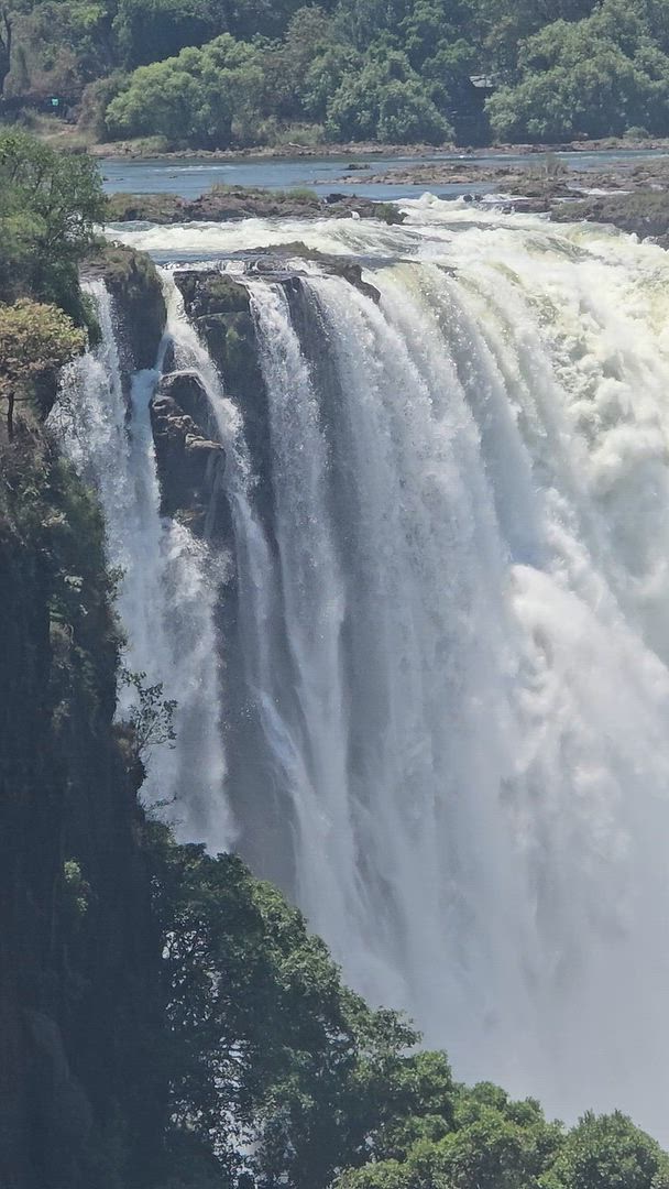 Vídeo de reseña del cliente sobre 11 días de gran expedición de safari: llanuras de Busanga, Kafue, Mosi-oa-Tunya (Zambia), Chobe (Botsuana) y las cataratas Victoria (Zimbabue).
