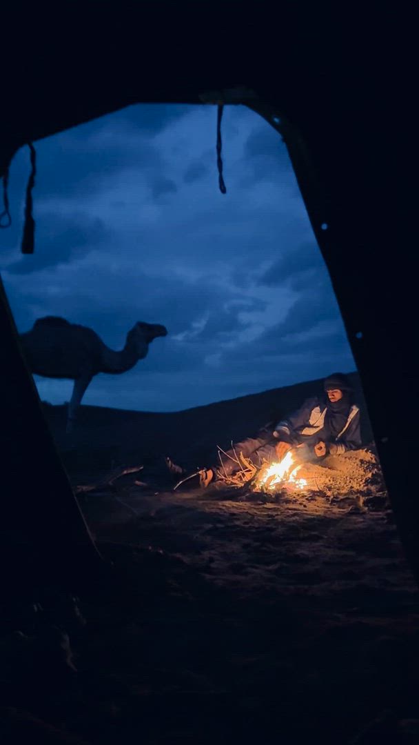 video met klantbeoordeling van 4 dagen woestijntocht en sahara kamperen