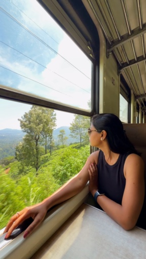 Mit traumhaften Sonnenuntergängen, endlosen Stränden, einer reichen Natur sowie würzigen Currys werden Sie noch lange an Ihr Abenteuer in Sri Lanka denken. Von goldenen Stränden von <a href="/de/d/bentota">Bentota</a> und der atemberaubenden Unterwasserwelt in Mirissa zur charmanten Kolonialstadt Galle und den Felsruinen von Sigiriya, hier kommt jeder auf seine Kosten. Egal, ob Sie romantische Flitterwochen planen oder ein Backpacker Abenteuer, die "Träne Indiens" empfängt Sie mit offenen Armen. Verpassen Sie auf keinen Fall die Safaris bei Yala und Udawalawe, und die malerische Zugfahrt von Kandy ins sattgrüne Hochland von Ella!
