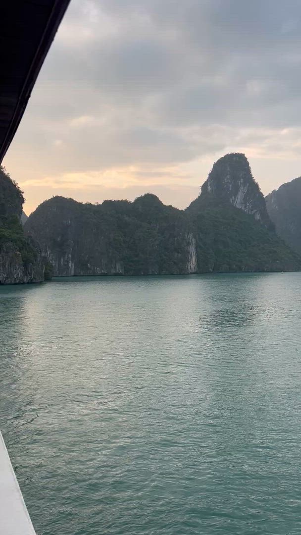 Vídeo de reseña del cliente sobre Simplemente Vietnam en 7 días por Realistic Asia