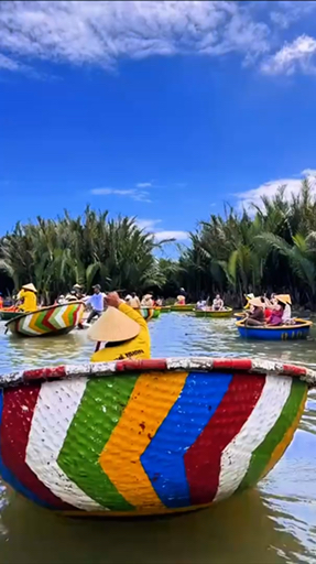 Trouvez votre circuit idéal au Vietnam. Nous avons 1961 aventures à vous proposer au Vietnam entre une journée et 30 jours.