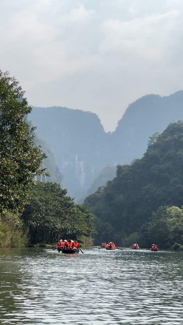 Vídeo de reseña del cliente sobre Aventura en Ninh Binh: Excursión de un día a Hoa Lu, Trang An y la Cueva Danzante