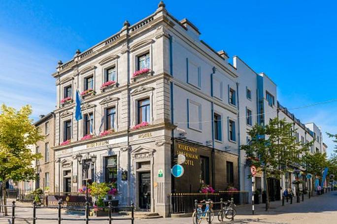 In the shadow of Kilkenny Castle, the Hibernian Hotel is in the heart of Kilkenny city. Originally the Hibernian Bank, this building overlooks the Parade, popular because it's close to Kilkenny Castle and the Kilkenny Design Centre. The hotel offers luxur