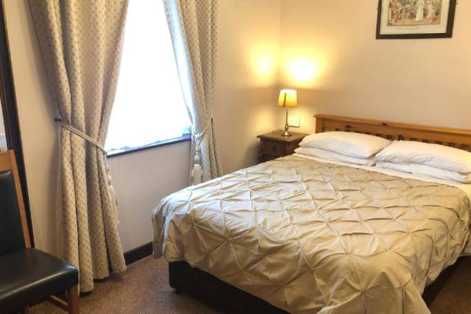 Classic accommodation example