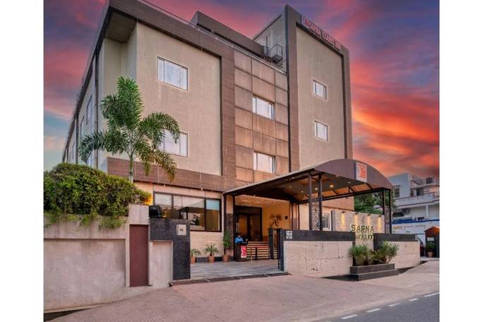 Hotel Sapna Clarks Inn or similar - Lucknow