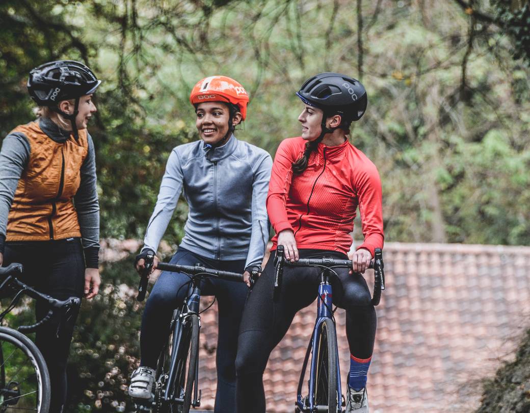 friends cycling together