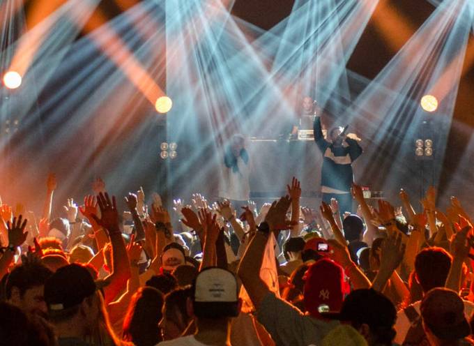 bars on kings night amsterdam