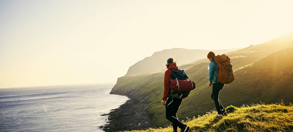 travel young couples