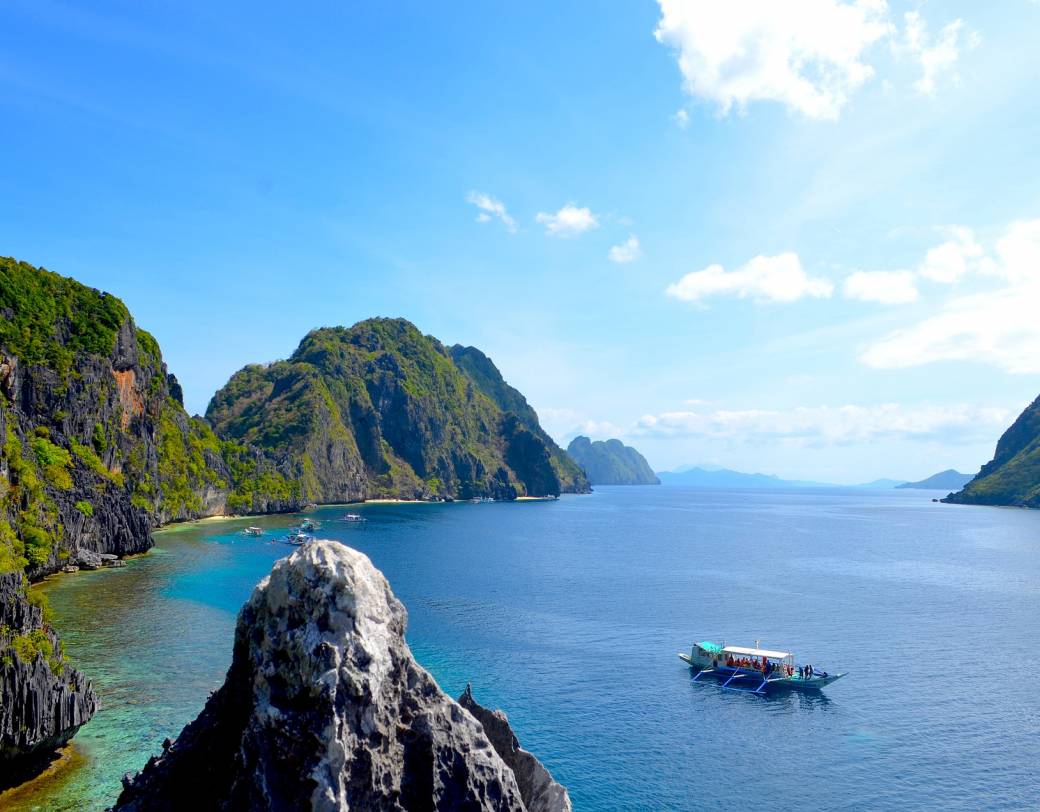 Island hopping Philippines