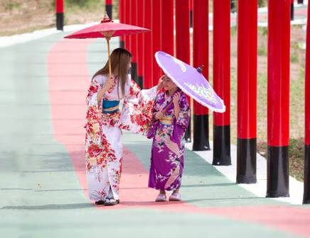 Mujeres con ropa tradicional japonesa