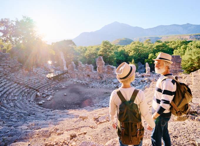 Senioren beim Sightseeing in Griechenland