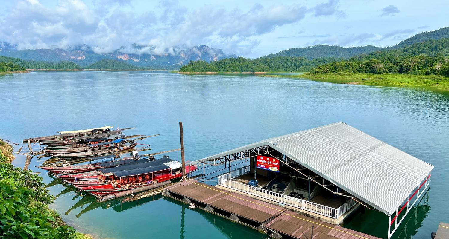 Floating bungalows in Khao Sok Thailand tour