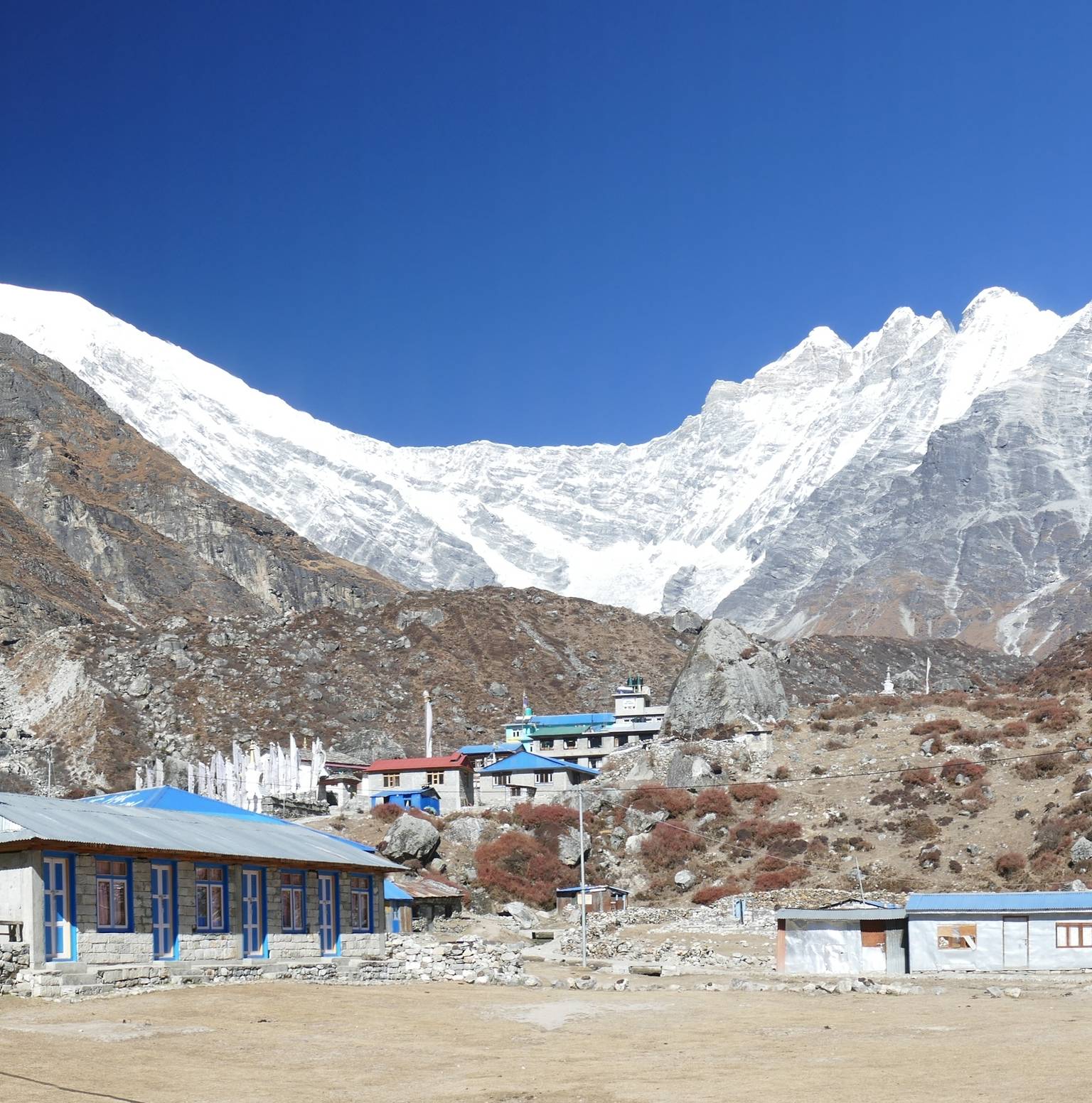 Langtang  Kyanjin Gompa (3900m) 4 hours   Guest house — Langtang