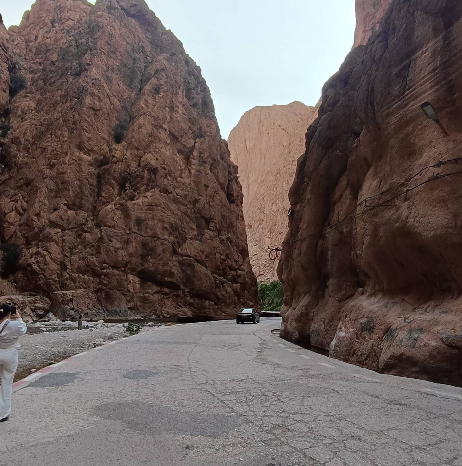 MERZOUGA DESERT - RISSANI - TODGHA GORGES - DADES VALLEY: — Merzouga