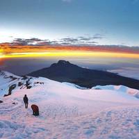 Photo de voyageur Ascension du Mont Kilimandjaro en groupe par la route de Marangu - 8 jours - Tanzanie (tous les hébergements et transports sont inclus) #1