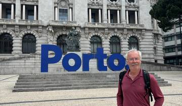 Man posing with the Porto sign in the background.