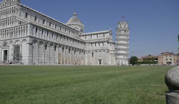 The Leaning Tower of Pisa and surrounding buildings.