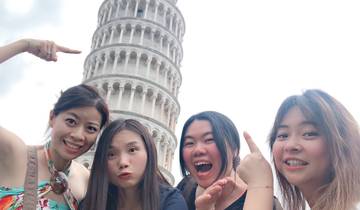 Women with the Leaning Tower of Pisa in the background.