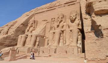 Tourists standing in front of the statues of Abu Simbel.
