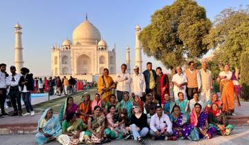 Large group of people in front of the Taj Mahal.