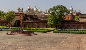 Courtyard of an Indian historical site with a cannon.