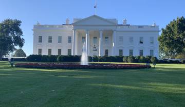 View of the White House with a fountain.