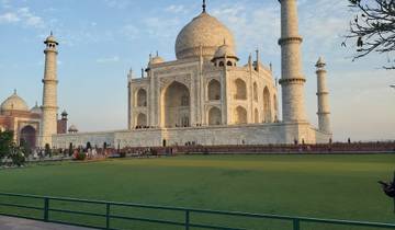 Iconic view of the Taj Mahal