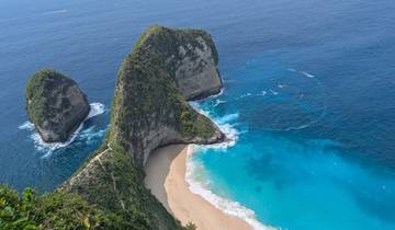 Aerial view of Kelingking Beach with clear blue waters.