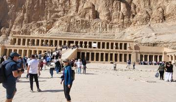 Tourists walking towards the Temple of Hatshepsut.