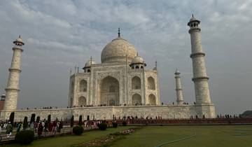 Taj Mahal with tourists in front.