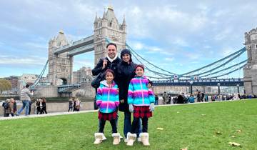 Family posing in front of a famous bridge.